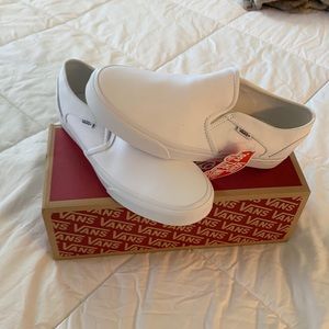 ⭐️NWT⭐️ White Classic Slip on VANS